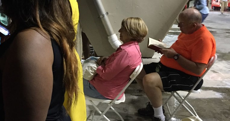 Ο θεατής στη συναυλία της Beyonce που διάβαζε βιβλίο, ήταν Έλληνας