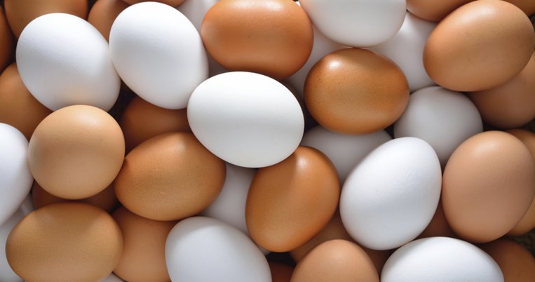 Μα, και το αβγό; 4 τροφές που τις ξεφλουδίζουμε λάθος τόσα χρόνια