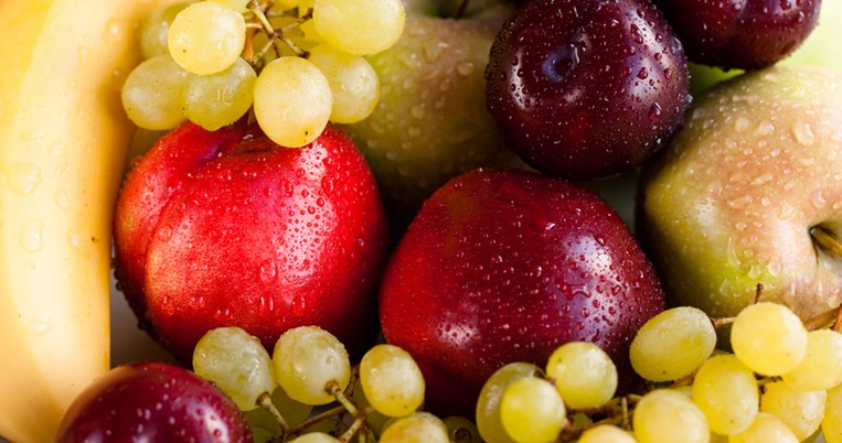 Ποια φρούτα μειώνουν τον κίνδυνο καρκίνου του στήθους; Νέα έρευνα του Χάρβαρντ δίνει την απάντηση.