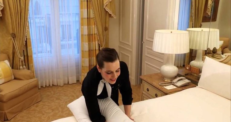 Στρώσε το κρεβάτι σου σαν επαγγελματίας με αυτό το βίντεο από το Four Seasons Hotel στο Παρίσι