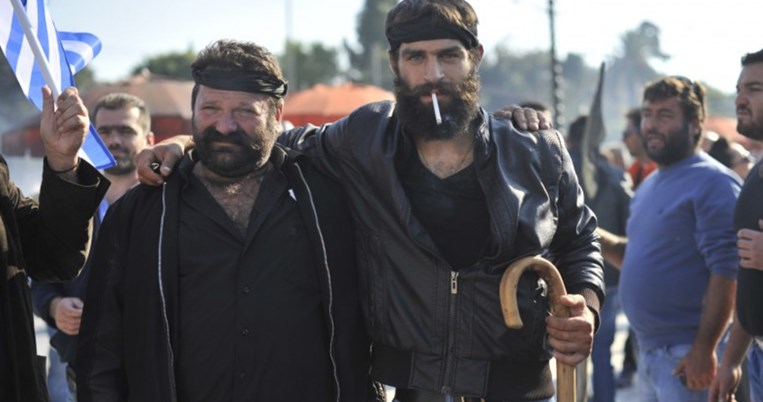 Κρητικό λεξικό: Τι σημαίνει «κάρτσα», «ούλος», «χέρα». Σε περίπτωση που πάτε διακοπές στην Κρήτη