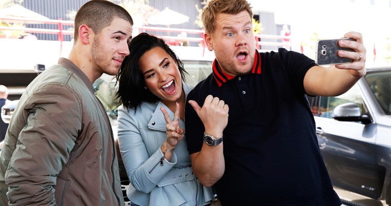 To νέο Carpool Karaoke με Demi Lovato και Nick Jonas είναι το πιο αστείο video της ημέρας