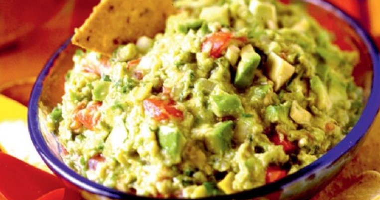 Η τέλεια συνταγή για γουακαμόλε από τον Άκη Πετρετζίκη