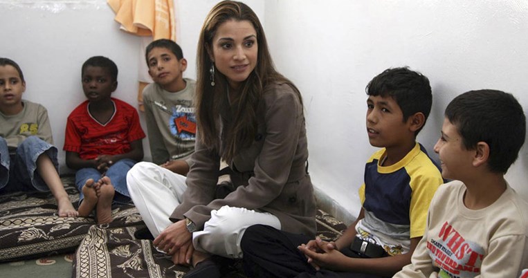 Συγκλονίζει η βασίλισσα Ράνια της Ιορδανίας: «Ένας ζωντανός θάνατος. Αυτό είδα στη Λέσβο»