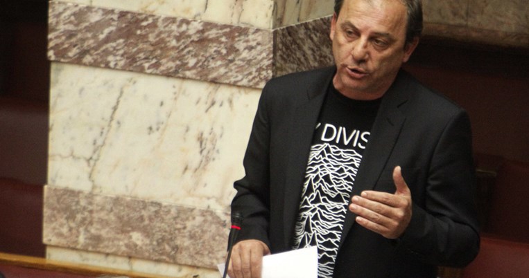 Ποιοι διάσημοι (εκτός του Χρήστου Καραγιαννίδη) έχουν φορέσει T-Shirt με τους Joy Division 