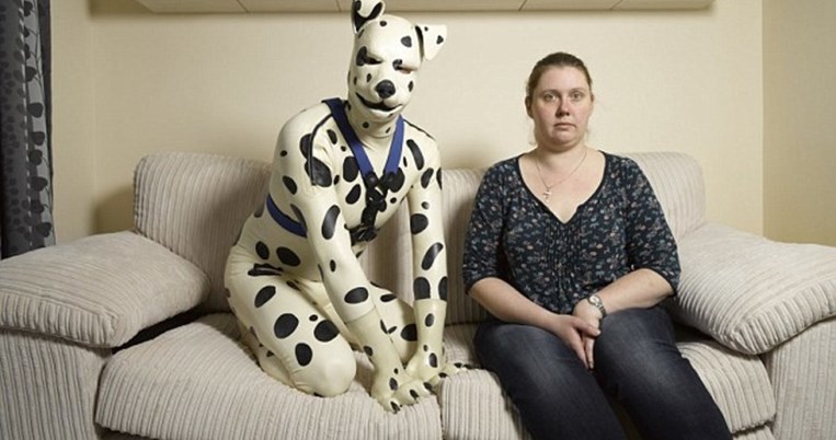 Η σκυλίσια ζωή έγινε πραγματικότητα. Η νέα μανία των Βρετανών που έχει σοκάρει τον πλανήτη