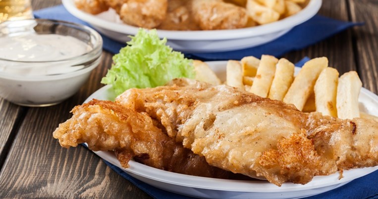 Fish Café: Εδώ τρώνε fish&chips οι τουρίστες της Αθήνας αλλά και οι τουρίστες του street food