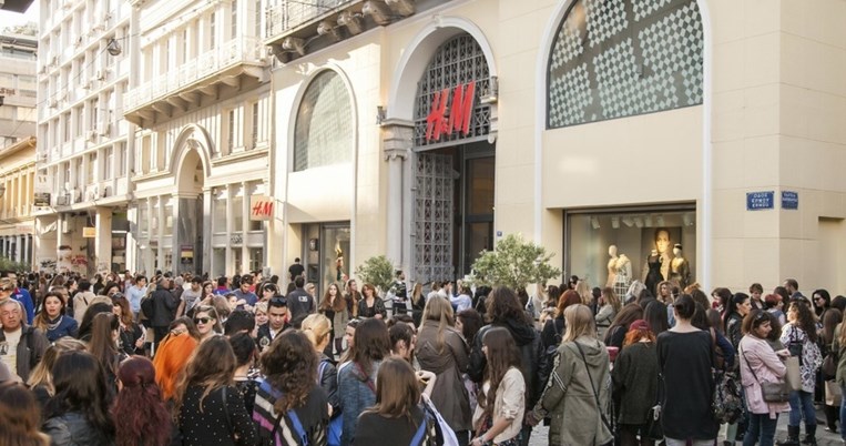 Μάθε με ποιον οίκο μόδας είναι η νέα συνεργασία της H&M