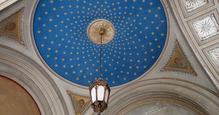 Η οροφή της εκκλησίας Αγ. Ειρήνη στην Αιόλου κρύβει ένα εκπληκτικό μυστικό