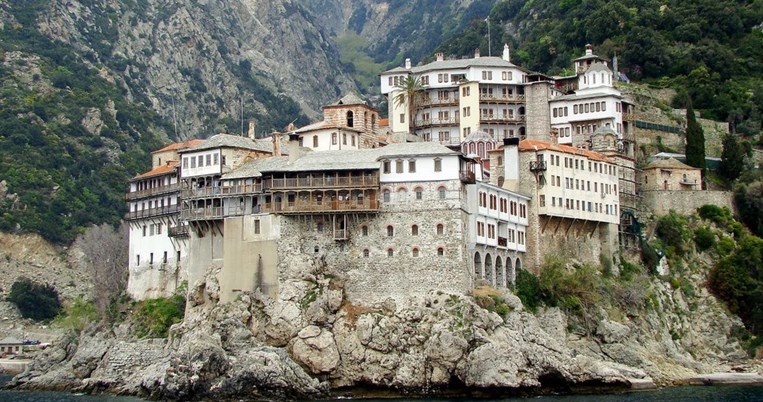 Οι γυναίκες που παραβίασαν το άβατο και εισέβαλαν στα άδυτα του Αγίου Όρους