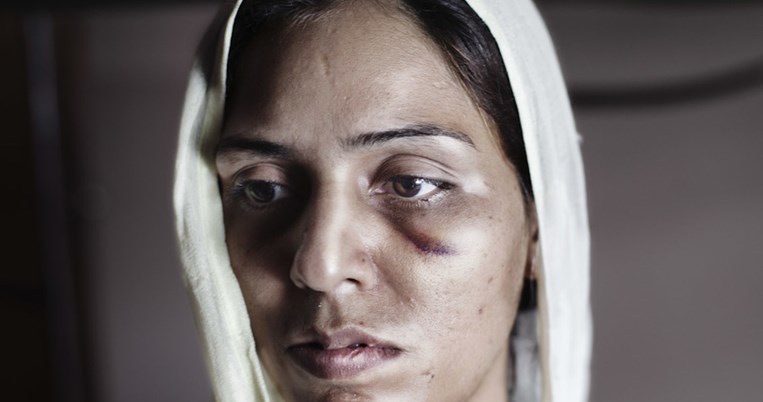 «Δοκίμασε να με χτυπήσεις...»: Η καμπάνια των γυναικών του Πακιστάν κατά της ενδοοικογενειακής βίας