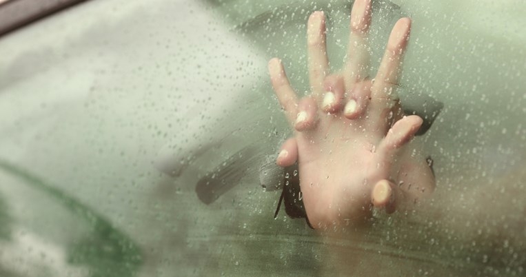 Η ανακοίνωση της Αστυνομίας που έγινε viral. «Ποτέ σεξ στο αυτοκίνητο χωρίς χειρόφρενο»