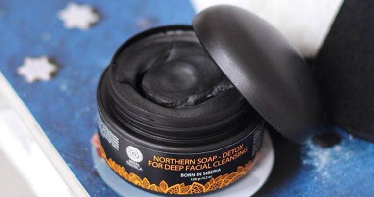 Northern Soap Detox: Το μαύρο σαπούνι για το δέρμα που κάνει θαύματα