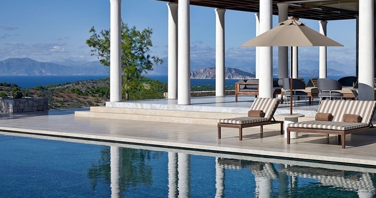 Δείτε τη βίλα ελληνικού ξενοδοχείου που η έκτασή της ξεπερνά την πλατεία Τραφάλγκαρ