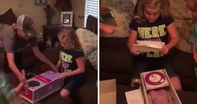 Κοριτσάκι με προσθετικό πόδι ξεσπά σε λυγμούς όταν παίρνει δώρο μια κούκλα με ένα επίσης πόδι