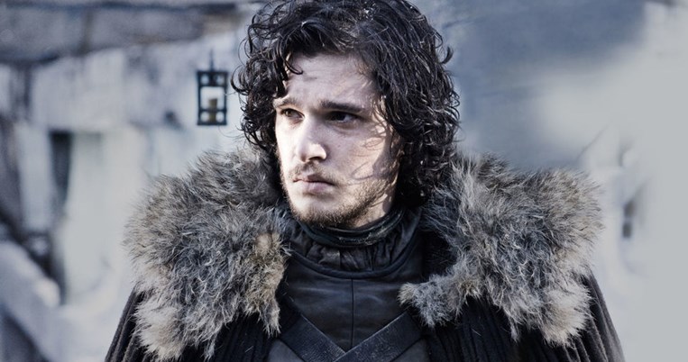 Ο John Snow ξύρισε το μούσι του. Το Twitter παραληρεί
