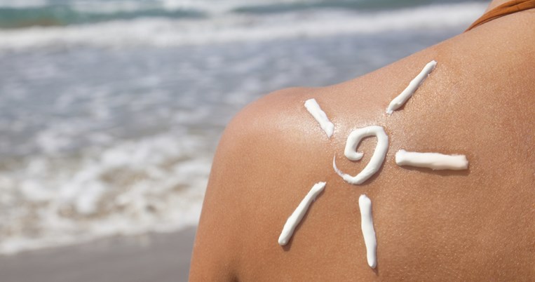 10 κορυφαία προϊόντα για after sun περιποίηση και long lasting μαύρισμα