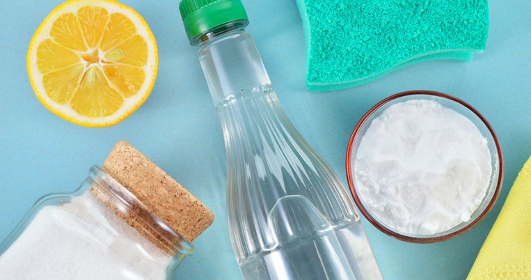 Bγάλε τα χημικά από τη ζωή σου: 10 τρόποι καθαρισμού με φυσικά προϊόντα