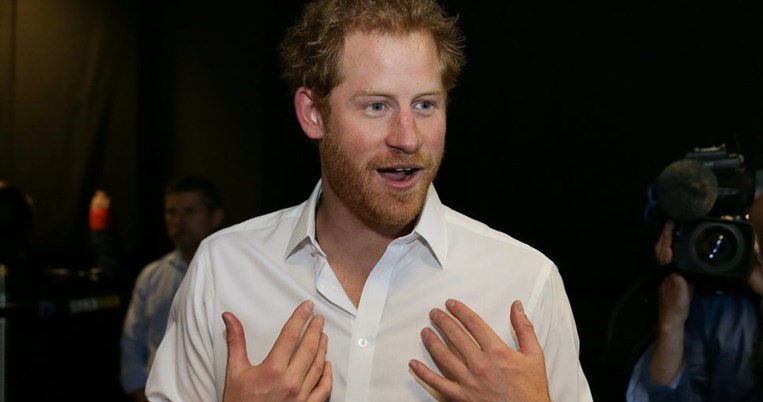 Δε φαντάζεστε με ποια πασίγνωστη τραγουδίστρια είναι ζευγάρι ο πρίγκιπας Χάρι