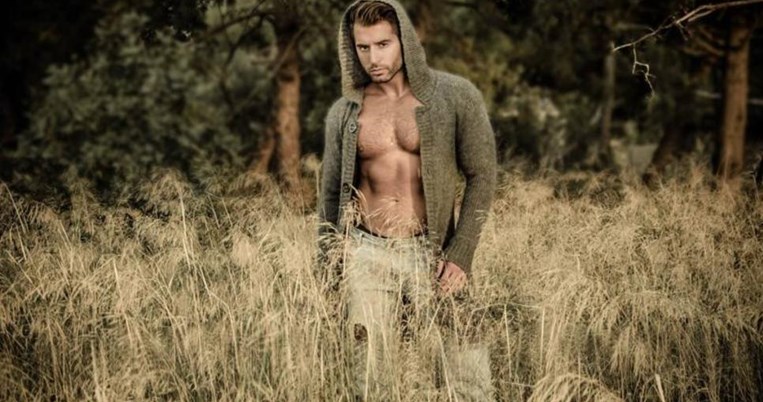 Κορίτσια ο Απόστολος Μπόζος.Τις καθημερινές γενετιστής, στα ρεπό του μοντέλο των Dsquared2