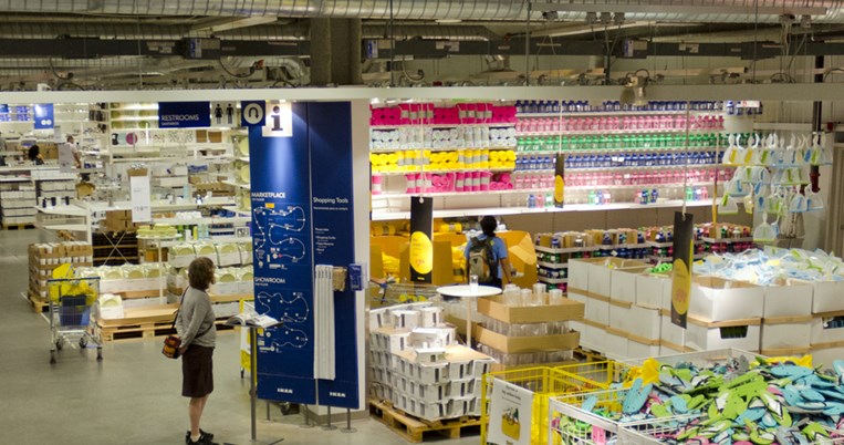 Η Ελληνίδα ηθοποιός που τολμά να ξεκινήσει παραστάσεις μέσα στα ΙΚΕΑ δωρεάν