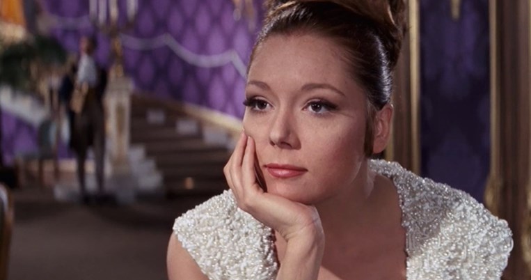 Το bond girl της φωτογραφίας πρωταγωνιστεί στο Game of Thrones. Ποια υποδύεται; 