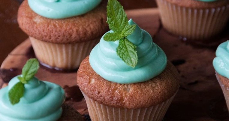 Υπάρχουν cupcake με γεύση μοχίτο; Φυσικά, και μπορείς να τα φτιάξεις με αυτή τη συνταγή