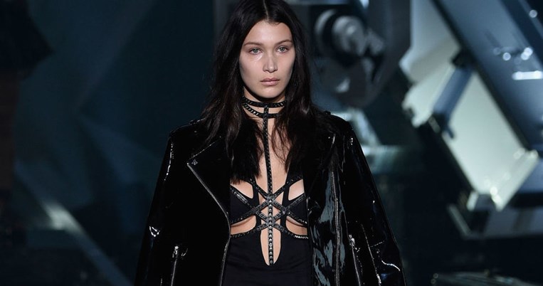 H Bella Hadid ανέβασε στο Instagram το πιο αστείο ντύσιμο αεροδρομίου που μπορεί κανείς να φανταστεί