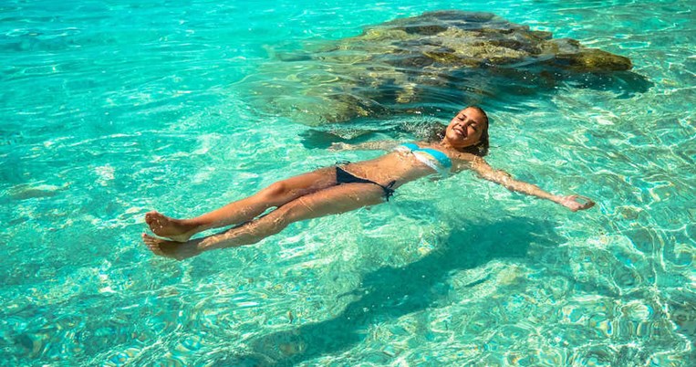 7 κοντινές παραλίες της Αττικής που μπορείς να κολυμπήσεις δωρεάν