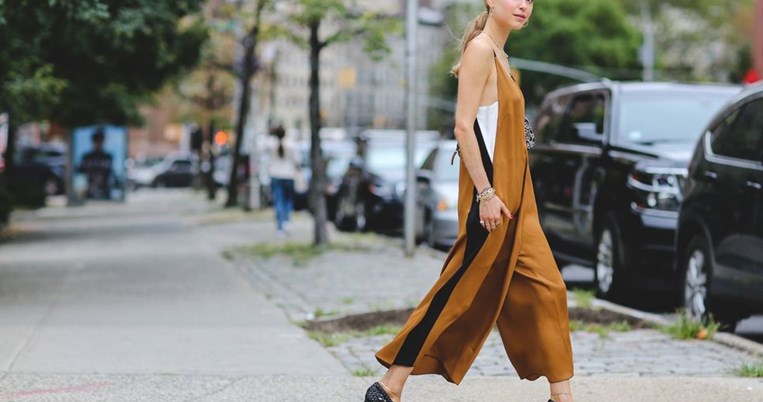 Ένας πολύ εύκολος τρόπος να κάνεις το casual dress να μοιάζει smart dress