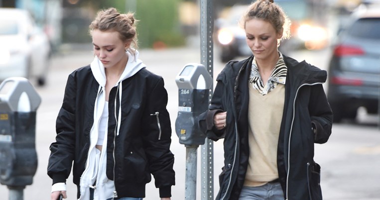 Η Lily Rose Depp είναι ίδια η Vanessa Paradis. Δες πως ήταν η Vanessa μικρούλα