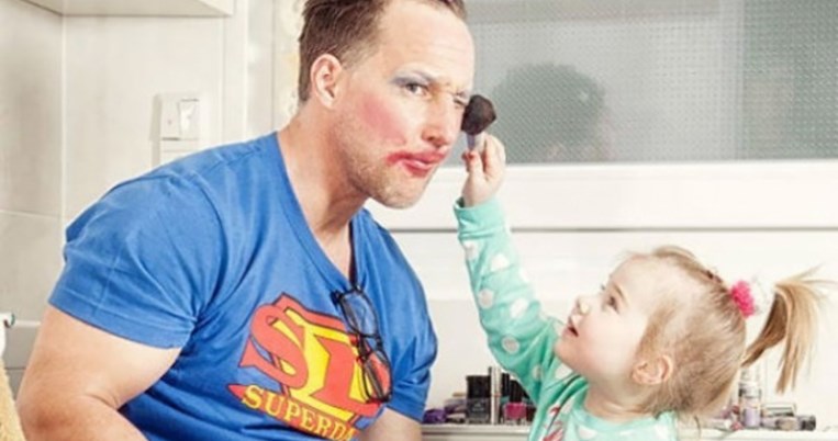 Η ζωή των πιο αστείων μπαμπάδων όπως την είδαμε μέσα από τα social media