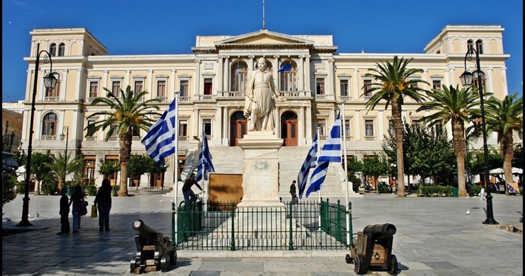 Θα προβληθεί το τελευταίο Μπράβο από τη Σύρο ή όχι; Ο Δήμαρχος του νησιού ξεκαθαρίζει