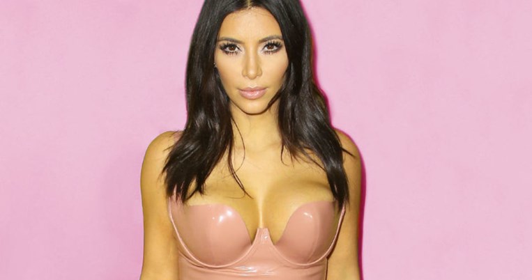 Η Κιμ Καρντάσιαν βρήκε τη λύση για την κυτταρίτιδα και την μοιράζεται μαζί μας. Δες τι κάνει