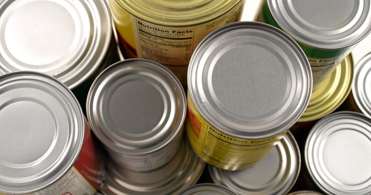 Πώς να ανοίξεις μία κονσέρβα εάν δεν έχεις ανοιχτήρι. Κι όμως, υπάρχει τρόπος