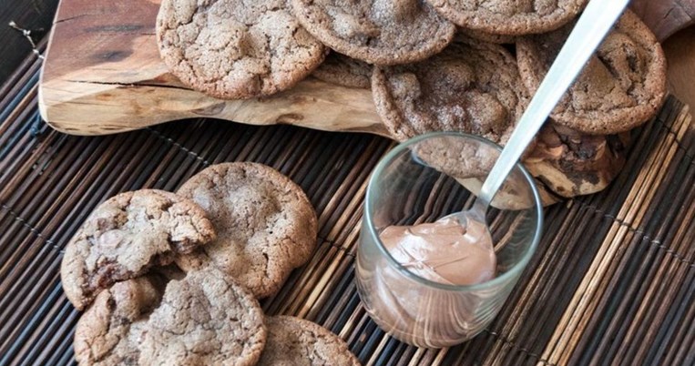 Πώς να φτιάξεις υπέροχα μπισκότα με πραλίνα σοκολάτας μέσα σε 30 λεπτά