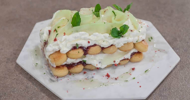 Δροσερό γλυκό με πεπόνι, λικέρ μαστίχας και κρέμα τυριού