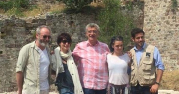 Δείτε φωτό από την επίσκεψη των πρωταγωνιστών του Game of Thrones στους πρόσφυγες στη Λέσβο