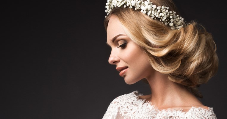 Παντρεύεσαι αυτό το καλοκαίρι; 10 τέλεια και πανεύκολα χτενίσματα για να τα κάνεις μόνη σου 