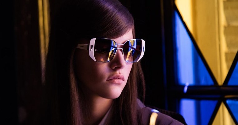 Πως η Prada βρίσκει τρόπους να κρατάει το ενδιαφέρον των καταναλωτών της σε εγρήγορση;