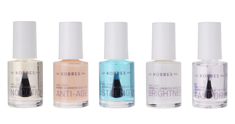 Η φροντίδα του Κορρέ για να νύχια ξεκινάει από τη βάση. Βερνίκια περιποίησης και nude αποτελέσματος