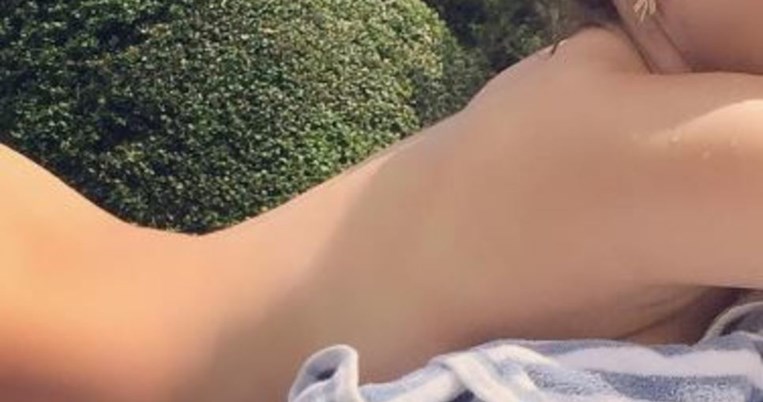 H σταρ του Χόλιγουντ που πόζαρε γυμνή στο Instagram και θύμισε κάτι από τα σέξι 90s