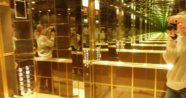 Γιατί τα ασανσέρ έχουν καθρέφτες; 