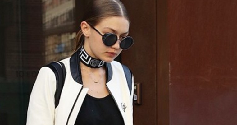 Μήπως οι παντόφλες της Gigi Hadid είναι τα νέα sneakers;