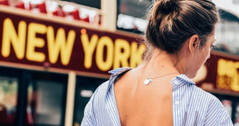 Το κόσμημα που αυτό το καλοκαίρι κρέμεται σε όλους τους fashion λαιμούς 