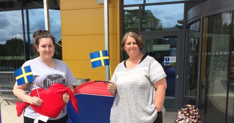Μητέρα και κόρη περίμεναν για 27 ώρες για να μπουν πρώτες σε νέο κατάστημα IKEA