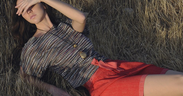 The Motley Goat: ένα παρδαλό κατσίκι που αντιμετωπίζει τη μόδα πολύ σοβαρά