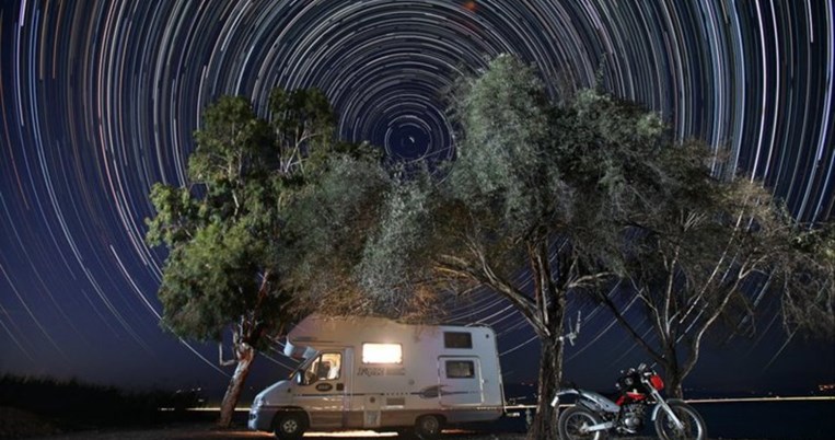 Camper Life: έτσι λέγεται το ξενοδοχείο του φωτογράφου Λουκά Χαψή και είναι πολλών αστέρων 