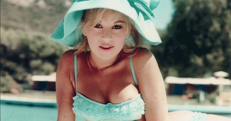 Αλίκη: μια σταρ που θυμίζει πάντα ελληνικό καλοκαίρι