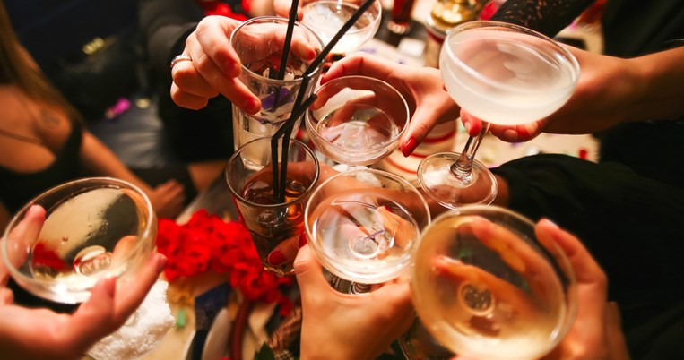 Το αλκοόλ συνδέεται με επτά μορφές καρκίνου